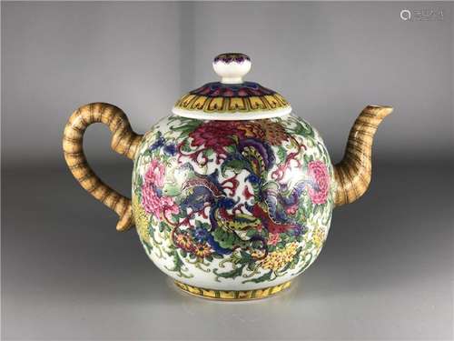 CHINESE FAMILLE ROSE PORCELAIN TEAPOT