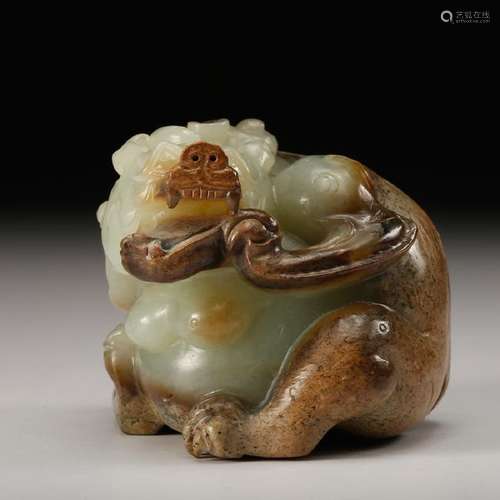 CHINESE ARCHAIC JADE BEAR