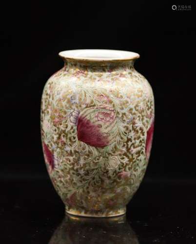 CHINESE FAMILLE ROSE MINIATURE PORCELAIN VASE