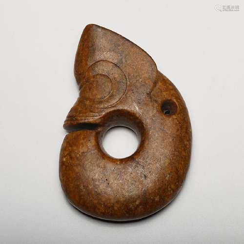 CHINESE ARCHAIC JADE DRAGON PENDANT