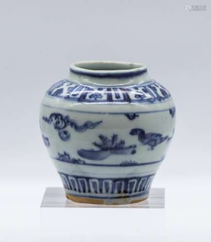 CHINESE BLUE WHITE PORCELAIN JAR