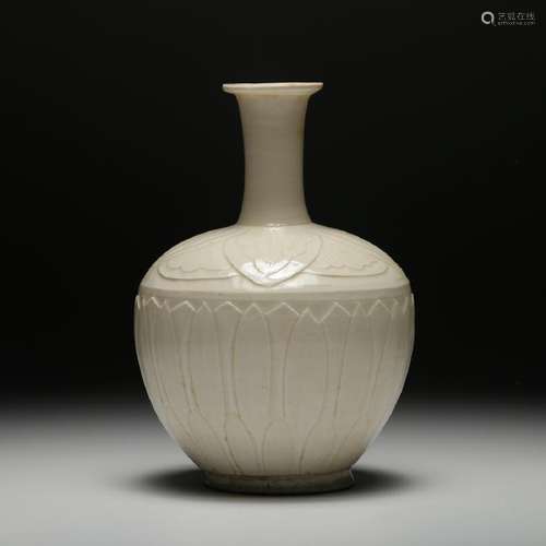 CHINESE DING KILN PORCELAIN VASE