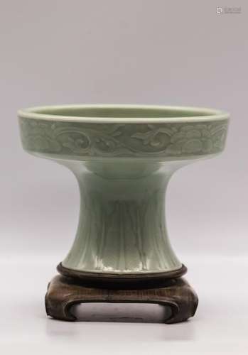 CHINESE CELADON GLAZED PORCELAIN STEM BOWL