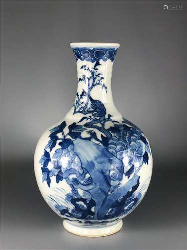 CHINESE BLUE WHITE PORCELAIN VASE