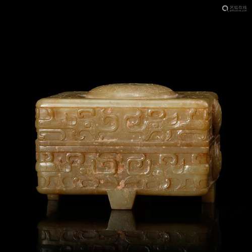 CHINESE CELADON JADE COVER BOX