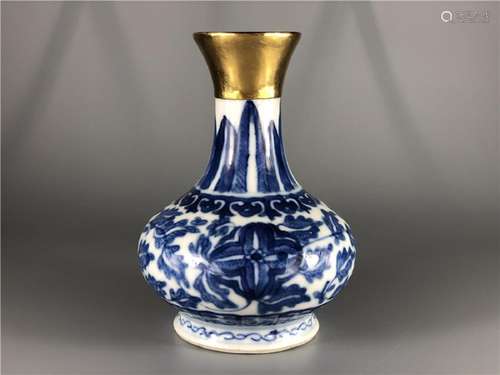 CHINESE BLUE WHITE PORCELAIN VASE