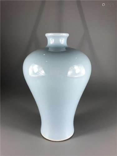 CHINESE CELADON GLAZED PORCELAIN MEIPING VASE