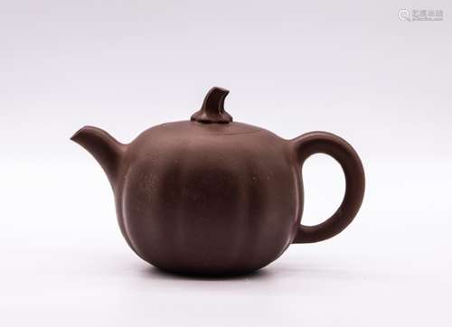 CHINESE YIXING ZISHA TEAPOT WITH MARK