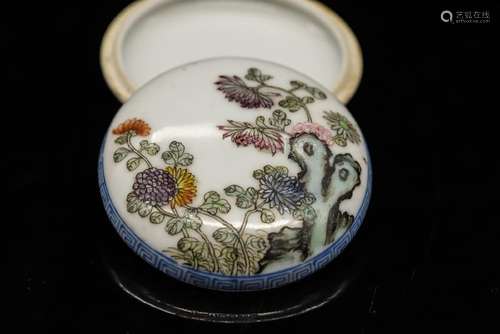 CHINESE DOUCAI PORCELAIN INK PASTE BOX