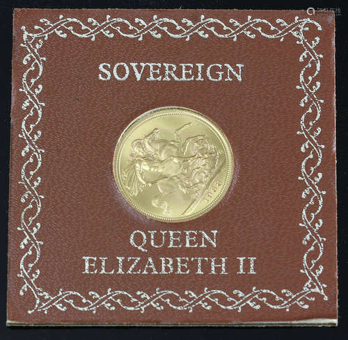 English 1968 gold sovereign, Elizabeth II, approximately 7 grams total weight. Provenance: Florida