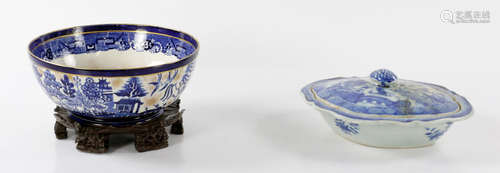 Blue Willow transferware bowl with gilt accents, 9 1/4