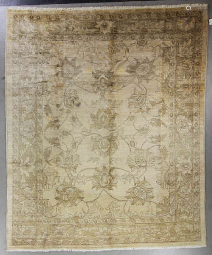 Fine Indo-Pakistan Sultanabad rug, 8' 1