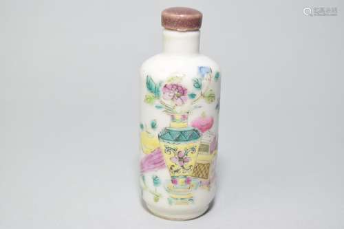 Qing Chinese Famille Rose Study Object Snuff Bottle