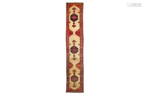 AN ANTIQUE SERAB RUNNER, NORTH-WEST PERSIA