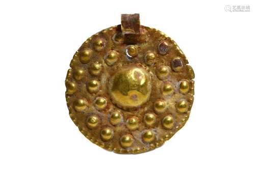 A PHOENICIAN GOLD PENDANT