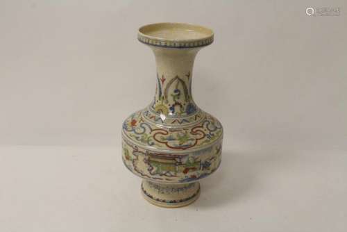 Chinese wucai porcelain vase