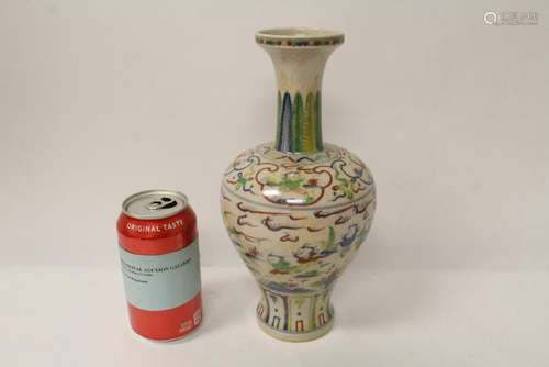 Chinese wucai porcelain vase