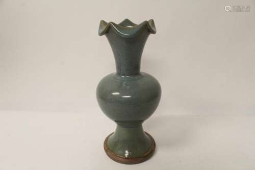 Song style porcelain vase with foliate edge