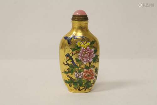 Chinese enamel on Peking glass snuff bottle