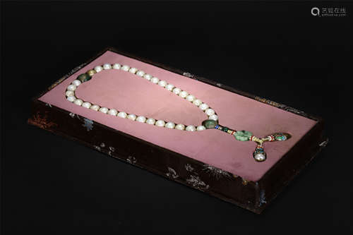 An Exquisite Chinese Pearl Court Necklace