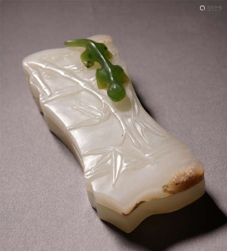 A Chinese White Jade Bamboo Shaped Box and Cover Inalid with Spinnach-green Jade