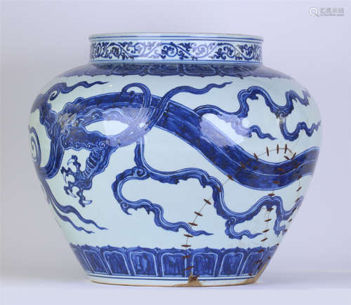 A Large Chinese Blue and White 'Dragon' Jar