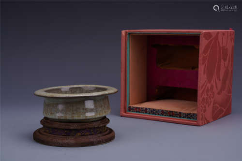 An Exquisite Chinese Geyao Brush Washer with Flared rim
