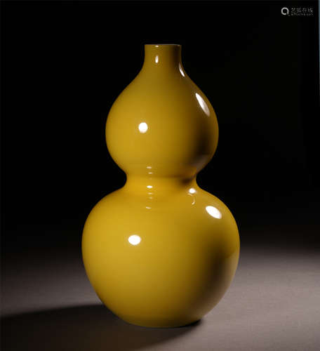 A Fine Chinese Lemon-yellow Glazed Double Gourd Vase