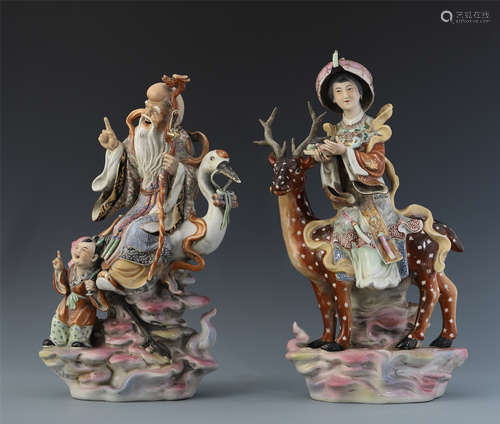 A Pair of Chinese Carved Famille Rose Porcelain Figure of Ladies