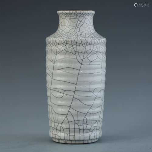 A Chinese Geyao Light Gray Glazed Porcelain Vase