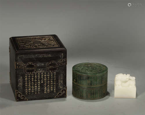 A Fine Chinese White Jade Seal& Spinnach-green Circular Box and Matching wood  Box with Inscription