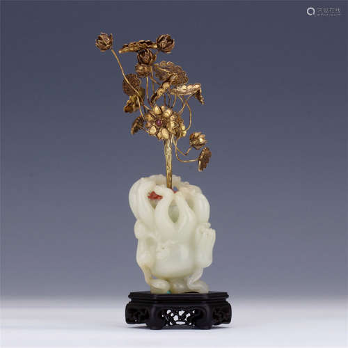 A Chinese White Jade Carving of Buddha's Hand and Gilt Silver Filigree Flowers