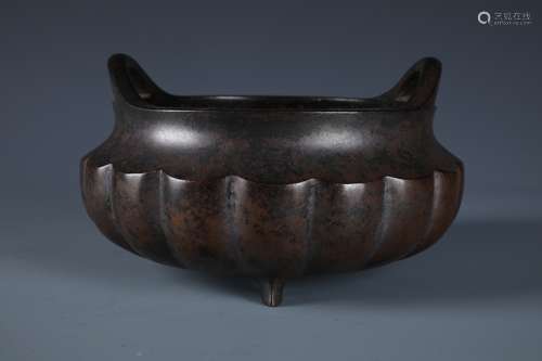 A Chinese Bronze Bracket Lobbed Censer