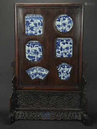 A ZITAN WOOD AND BLUE&WHITE PORCELAIN SCREEN