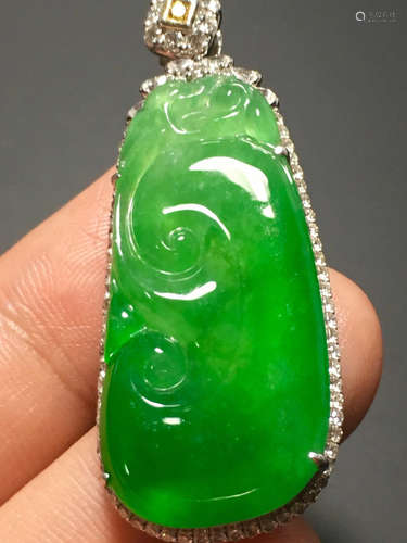 AN ICY ZHENGYANG GREEN RUYI JADEITE PENDANT