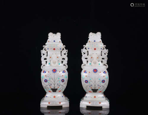 PAIR OF HETIAN JADE VASES OF DRAGON PATTERN