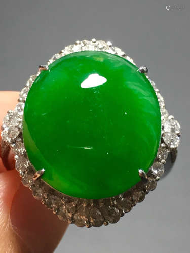 AN ICY ZHENGYANG GREEN JADEITE RING