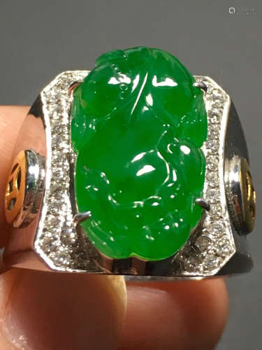 AN ICY ZHENGYANG GREEN BRAVE TROOPS SHAPED JADEIET RING