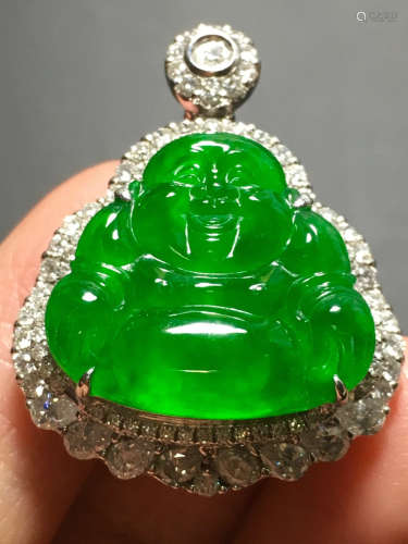 AN ICY ZHENGYANG GREEN BUDDHA SHAPED JADEITE PENDANT