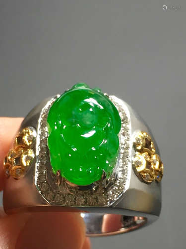 AN ICY ZHENGYANG GREEN BRAVE TROOPS SHAPED JADEIET RING