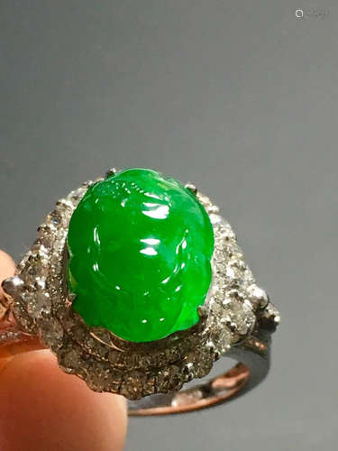 AN ICY ZHENGYANG GREEN BRAVE TROOPS SHAPED JADEIET RING