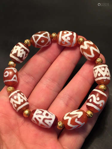 A WEST ASIA BEAD BRACELET