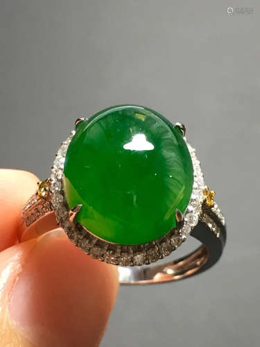 AN ICY ZHENGYANG GREEN JADEITE RING