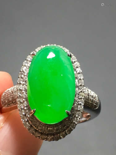 AN ICY ZHENGYANG GREEN JADEITE RING