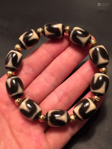 A TIGER-TEETH DZI BRACELET