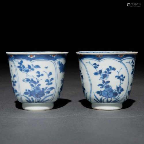 Pareja de tazitas chinas en porcelana azul y blanco. Trabajo Chino, Siglo XIX-XXDecorados con
