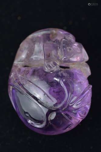 A Chinese amethyst pendant with lizard on top of a peach. Small hole for string on top. Size 3.5cm x