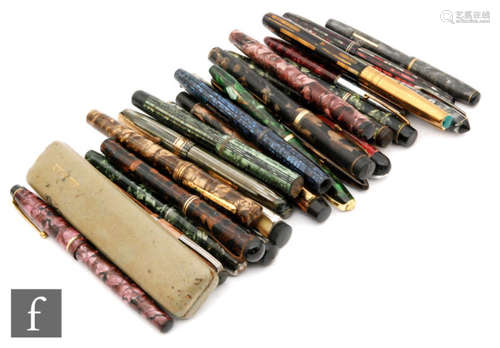 A Unique pen, a Blackbird self filler, a clipper fountain pen and various other marbled effect fountain pens (25)