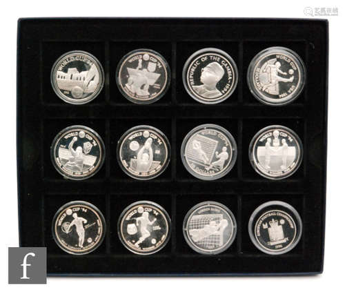 Elizabeth II - Ten silver proof coins to commemorate the world cup 1994 and another for Gordon Banks European football Championships and a Wembley stadium coin issue (12)