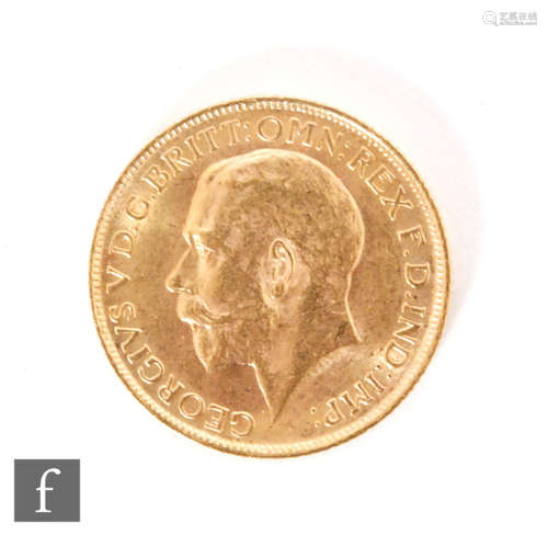 George V - A 1915 sovereign, cased.